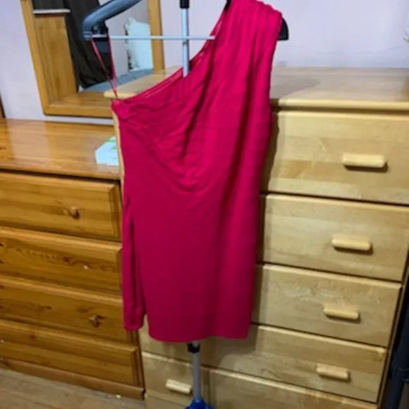 Express One Shoulder Bandage Bodycon Dress - Picture 4 of 10